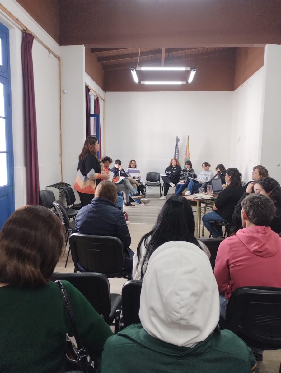 CCUOlavarria's tweet photo. Días pasados el CCU @UNICEN_Oficial  fue sede de las Olimpiadas Nacionales de Filosofía organizadas por la Universidad Nacional de Tucuman. Específicamente, se realizó la etapa regional para estudiantes del nivel secundario. Publicamos el registro fotográfico. https://t.co/QEhLAta5X5