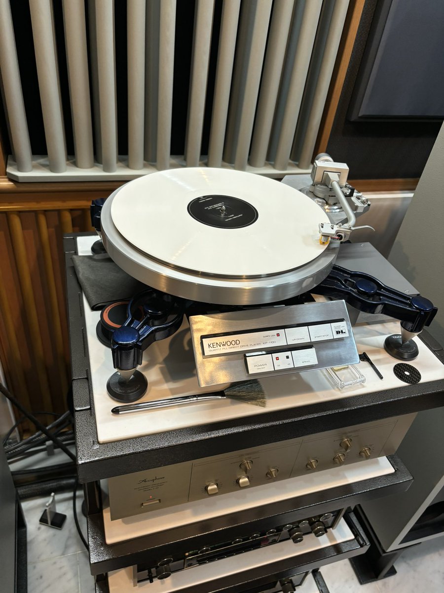 先日埼玉へ行った際に、昔お世話になった方のご自宅へ遊びに行きました✨

最近オーディオが趣味とのことで、その話で盛り上がり、久しぶりにリベ外の方と長い時間お喋りしました😸♪

こだわりのオーディオ機器から流れる音を体験…
オーディオはハマると底の見えない沼だと知りました🙀笑