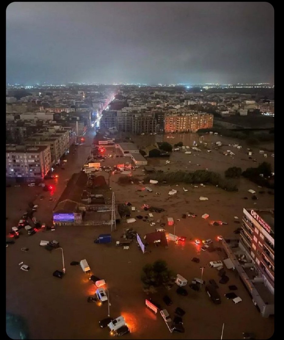 ¡La cultura de la prevención ante catástrofes originadas por el cambio climático es urgente!. Estamos atrapados y corren riesgo nuestras vidas en todo el mediterráneo por no avisar con tiempo y evacuar a las personas afectadas. El negacionismo mata.🙏

#dana
#emergencianacional
