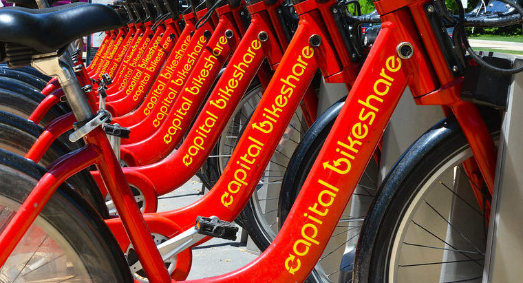 ☀️🚲 Washington, D.C. launches solar-powered e-bike docking stations! This pilot program charges bikes with renewable energy, promoting a sustainable future in urban transport. #GreenMobility #SustainableTransport