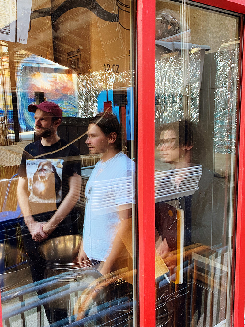 PopMatters's tweet photo. INTERVIEW: Office Culture's Sprawling New LP "Finds Beauty in the Shrapnel"

➡️ https://t.co/XdoDW0HzCB

Winston Cook-Wilson (@ratsonly) discusses collaboration, influences, and making dumb sounds on a synthesizer. 'Enough' is a #PMPick out now via @ruinationrecs. - @Ingalls1969 https://t.co/LHn920vAbm