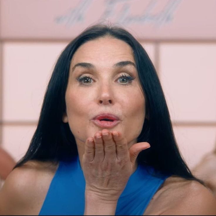 rosariocine's tweet photo. ¡Llegó a MUBI The Substance! 🎞️

La película protagonizada por Demi Moore y Margaret Qualley sigue a una celebridad en decadencia que consume una droga que crea una versión más jóven de sí misma, con efectos secundarios inesperados. https://t.co/h6pGLRktH7