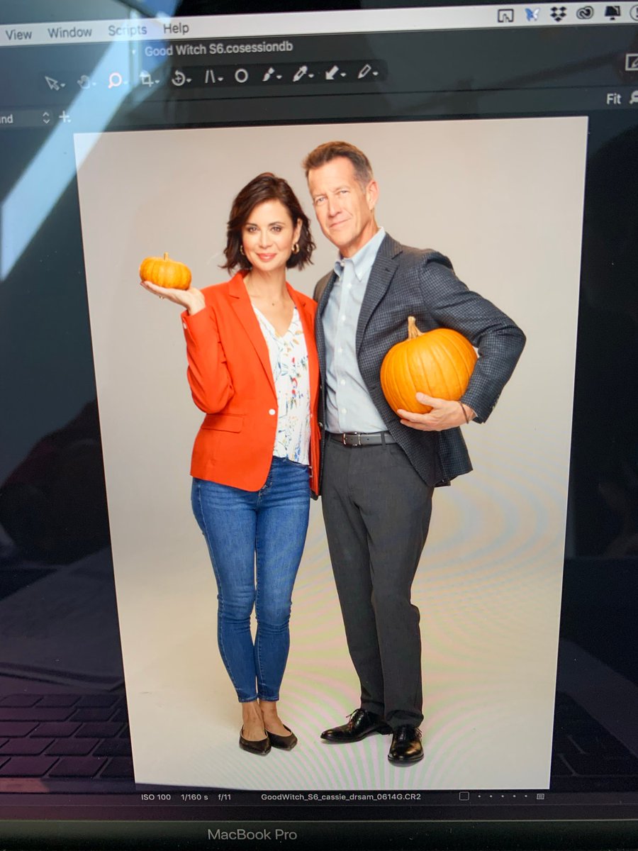 AlwaysKBex's tweet image. 🅗🅐🅟🅟🅨 🅗🅐🅛🅛🅞🅦🅔🅔🅝 🧡🎃🧡 to everyone. May one day we celebrate in Middleton again @reallycb @marcbendavid @KyleeEvansItsMe #GOODIES #GOODWITCH #SAVEGOODWITCH #SASSIE #TeamSassie @Hallmark_Family @hallmarkchannel @hallmarkmystery @HallmarkPlus @epmy1013 @mrsjp24 @itv