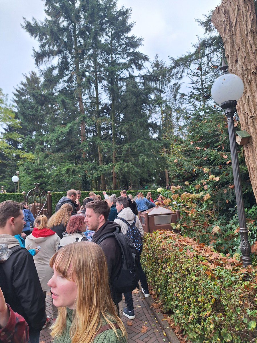 rickkert06's tweet photo. Verklaar me maar voor gek maar we gaan gewoon voor ronde 2 van vandaag #Efteling #DanseMacabre https://t.co/UBppltE2z3