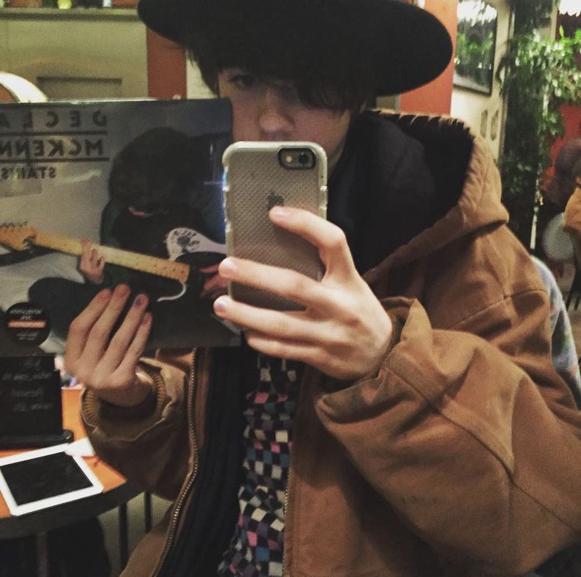 wormeatenheart's tweet photo. i hate gay halloween wtf do you mean you’re a picture of declan mckenna holding the limited edition french 10” pressing of his stains ep on vinyl https://t.co/xXYMPAIuyG