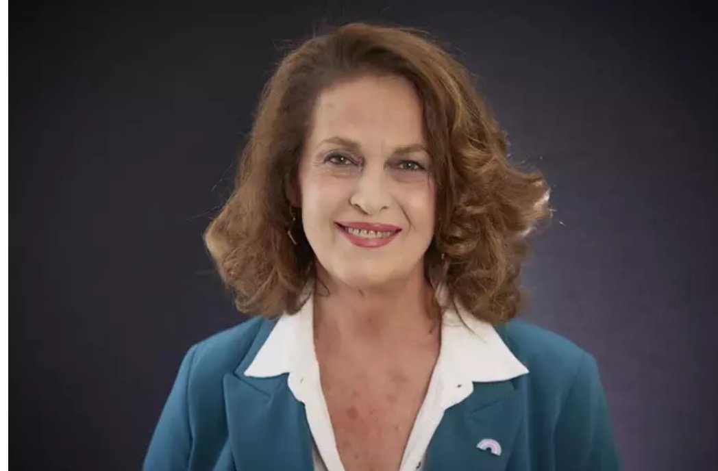 Conceden la Medalla de Oro de la Isla de Tenerife a Carla Antonelli y Gonzalo Díaz: Gracias infinitas, al saberlo me emocionado, he llorado. De pronto, a borbotones los recuerdos de estos últimos 47 años desde el día que salí de mi Tenerife y Güímar natal, los destierros forzados