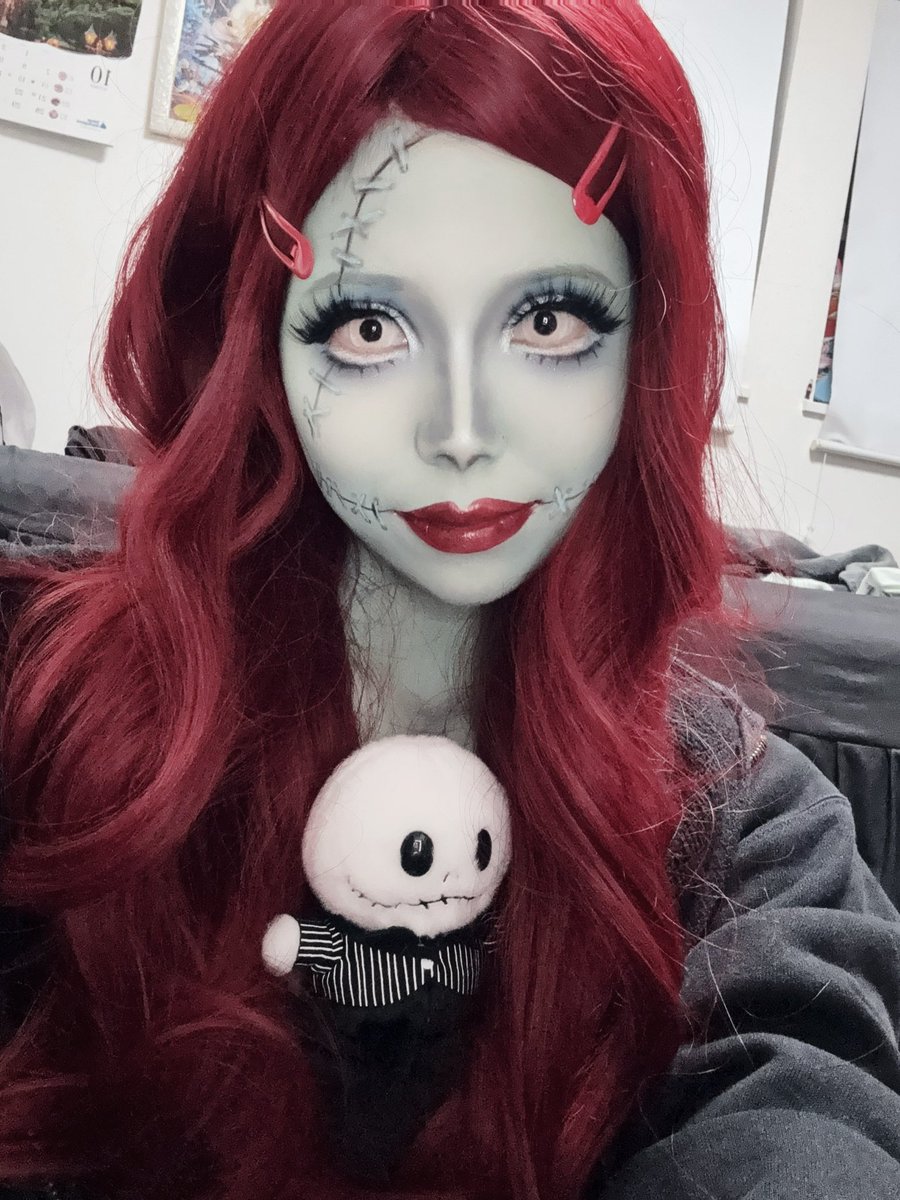 disney_ss3's tweet photo. ハロウィンだしお家にあるものだけでサリー風してみたーー❣️

流石に体全部ドーラン塗るのはだるいから首までww https://t.co/Bs4Ud4dQwh