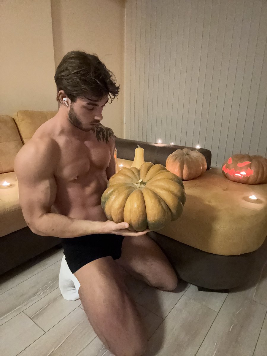 _rippedalex's tweet photo. Will you join me?🤭🔥

FREE Halloween LIVESTREAM👻🔞👇 https://t.co/REfytMvfWE
