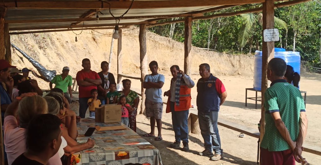 Riesgos_Ec's tweet photo. #Manabí📍

La Coordinación Zonal 4 realiza la entrega de asistencia humanitaria a 80 familias  de 6 comunidades rurales afectadas por déficit hídrico, la misma que consistió en  6 tanques de almacenamiento de 2500 litros para abastecimiento comunitario.

#UniendoEsfuerzos https://t.co/hx4VrhhTlA
