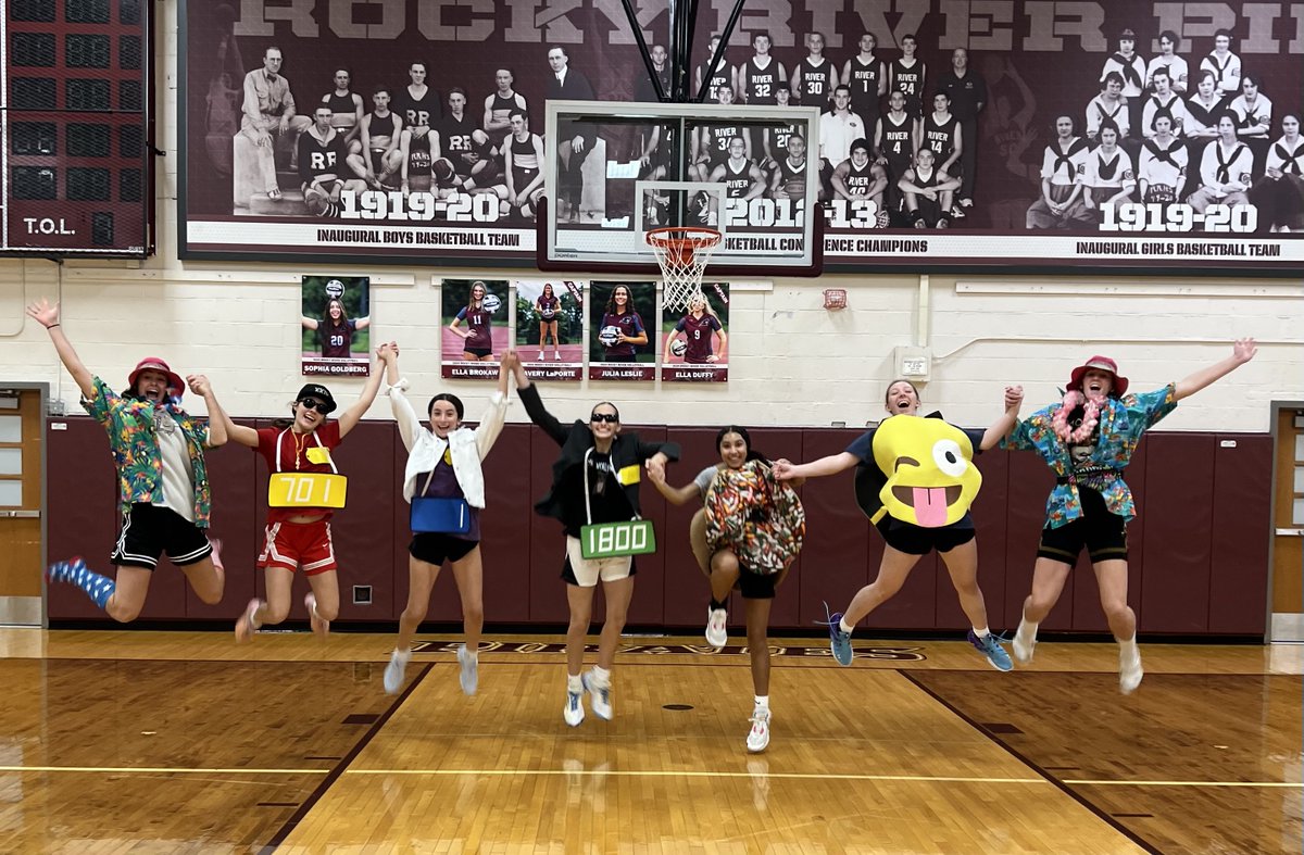 CoachJPfahl's tweet photo. love... Love... LOVE ouRR  SQUAD! Thank you for bringing so much JOY to an early morning practice! Have an AMAZING day! #SQUAD #togetheRR #cultureisEVERYTHING @rrhsgirlsbball1 @CoachHammondRR @coachinBB https://t.co/oP5W9p3Ttt