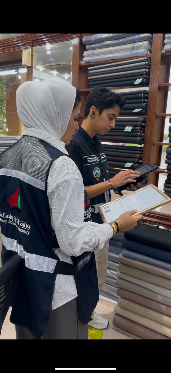 سبق وان اشرت الى ان استغلال البعض  اصحاب محلات الأقمشة للمستهلك امر فاق الجشع .. ولكن انا اعرف جيدا ان مدير الرقابة التجارية في وزارة التجارة فيصل الانصاري الذي نادينا مرارا وتكرارا بضرورة ان يصبح وكيلا للقطاع امر ضروري انزل فريقة وسجل 18 محضر ومخالفة لعدد من المحال <a href="/mocikw/">وزارة التجـارة والصنـاعة</a> 👏🏼👏🏼
