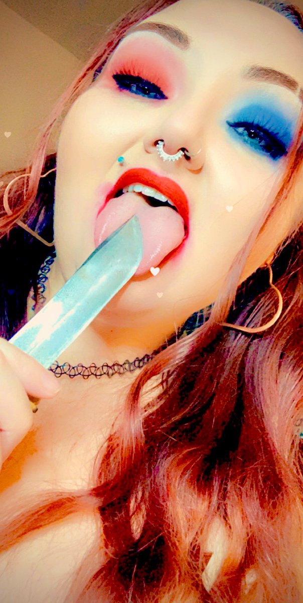 SheWolfx18's tweet photo. Happy Halloween; time to come out to play.🔥😈🔪🎃

$BBT • Findom • BBW • MILF • knifeplay https://t.co/q5eIWGeCGK
