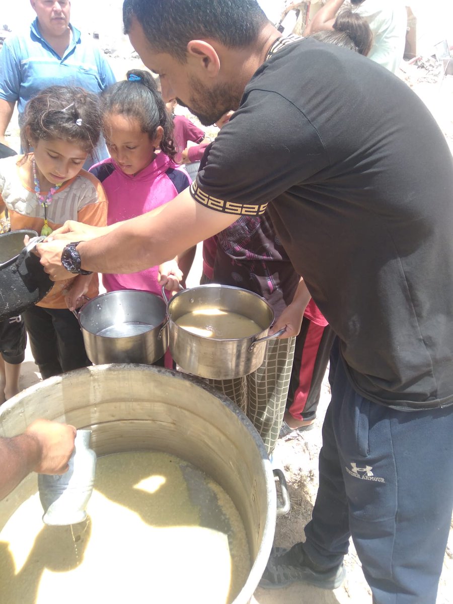 Lawyer_Animal1's tweet photo. Dear Friends: 
Your donations enabled us to share 400+ servings of delicious lentil soup … easy on the cooks and full of protein! Our free meals are keeping vulnerable children and old people alive!
💚Can we count on your regular support?💚
 https://t.co/lrKnUXplHw https://t.co/BHZHCrasEc