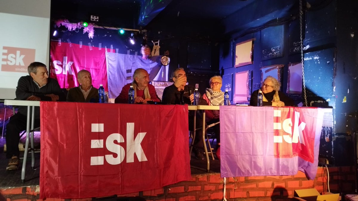 ESK sindikatuaren babesik beroena Txirbileneari!! 
 
Egiten duzuen lana langileon alde eta sistema kapitalistak baztertzen dutenen alde ezinbestekoa da. 
 
Eutsi eta aurrera Txirbileneako lagunak! 
✊✊✊