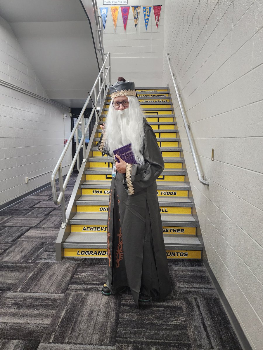 Spirit Week <a href="/HorningMiddle/">Horning Hawks</a> Thursday: Costume #1Horning "One can never have enough socks." #Dumbledore