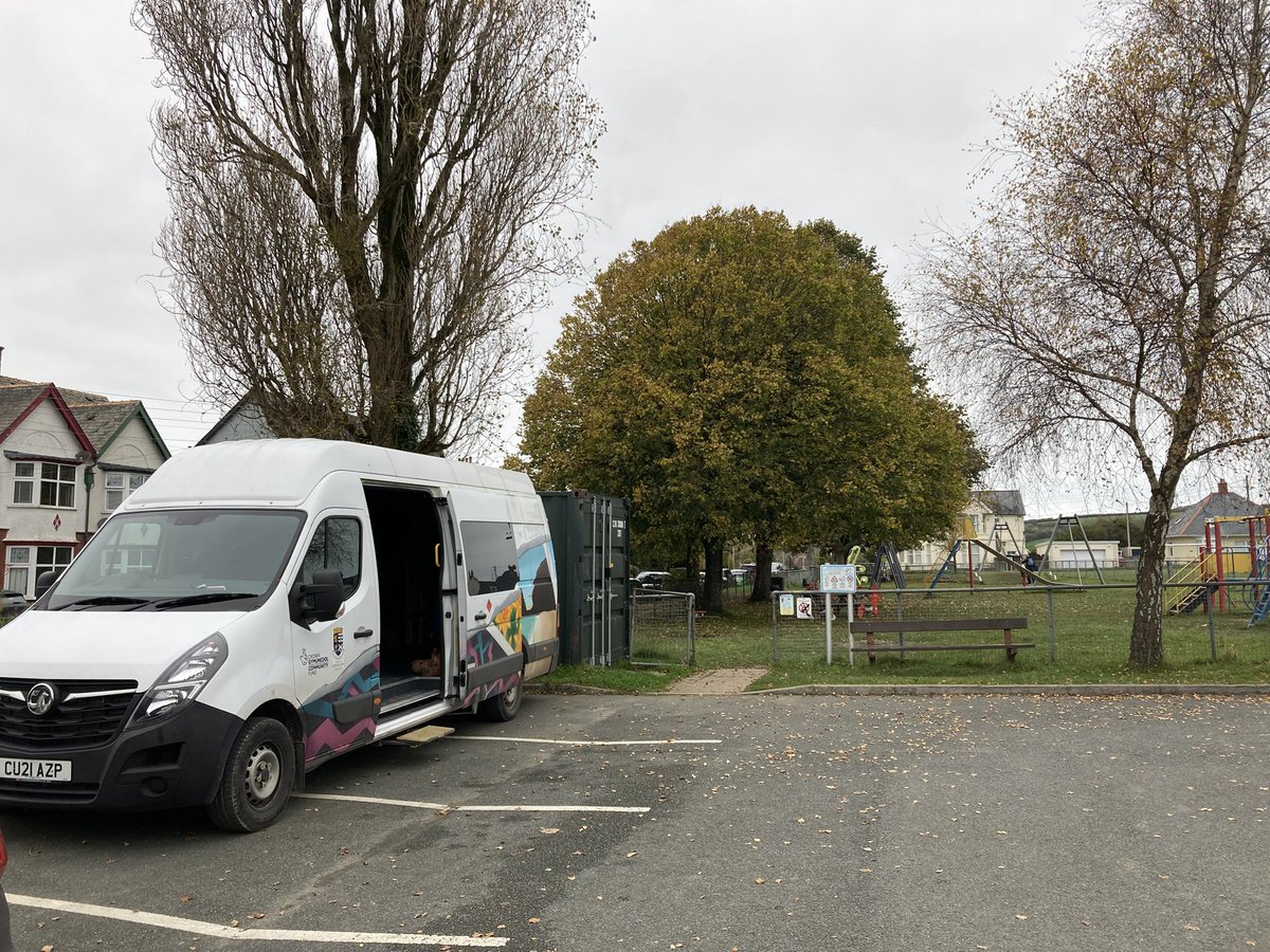 Mae Y Fan wedi bod ym mharc sglefrio Aberteifi ac nawr yng Nghlwb Rygbi Aberteifi! Dewch draw i ddweud helo i Adrian a Cara 👋📍🚐

Y Fan has been at Cardigan skate park and is now at Cardigan Rugby Club! Come over to say hello to Adrian and Cara 👋📍🚐