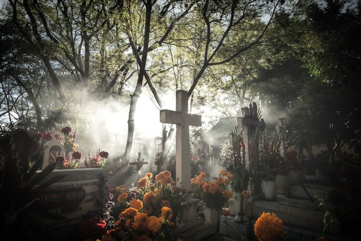 “El Espiritú del Panteón” Dia De Los Muertos, Oaxaca, México 2019 
They say you die two deaths, one when your physical body perishes and the second when the last person who remembers you passes on.  Honor your ancestors.
Artist: Greg Davis Photography 
gregdavisphotography.com/product/el_esp…
