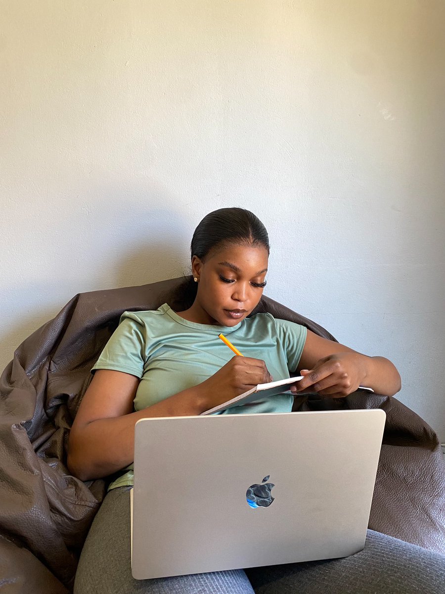 akreana_'s tweet photo. What do you think about the phrase “money can’t buy happiness” ?🤔

Tune into the space with @Nedbank and myself as we unpack how money problems can affect your mental health, and how mental health can affect the way you deal with money..💚

🕰️: 19:00
📍: https://t.co/BkmQ0I0df0

#NedbankXSpace 
#WealthAndWellness
#Ad
