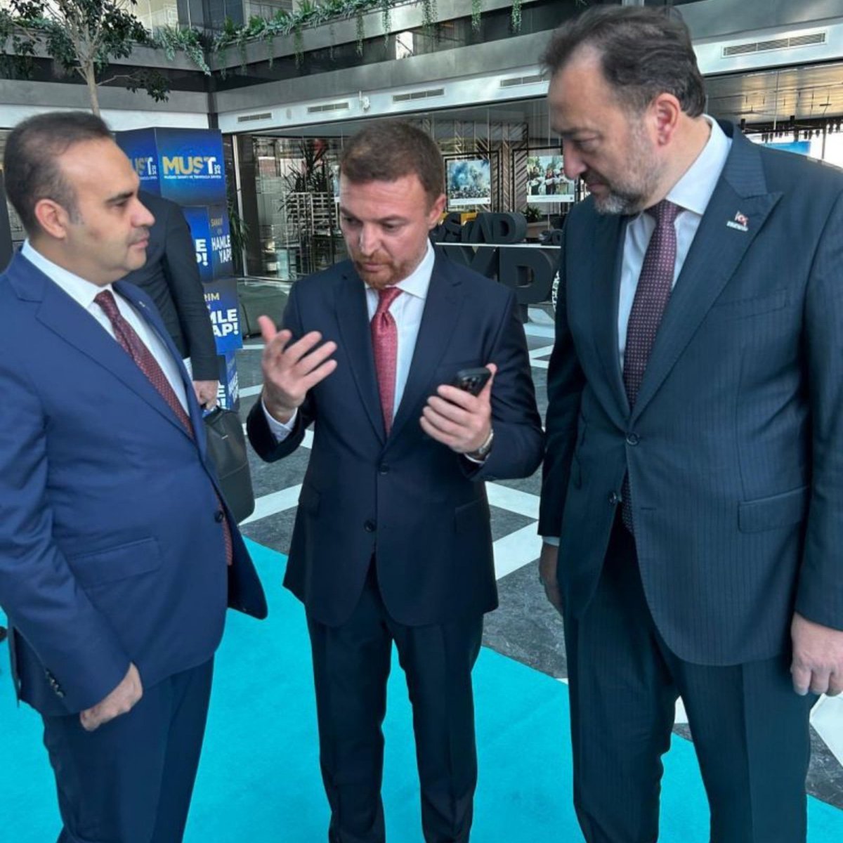 Otovınn tweet media