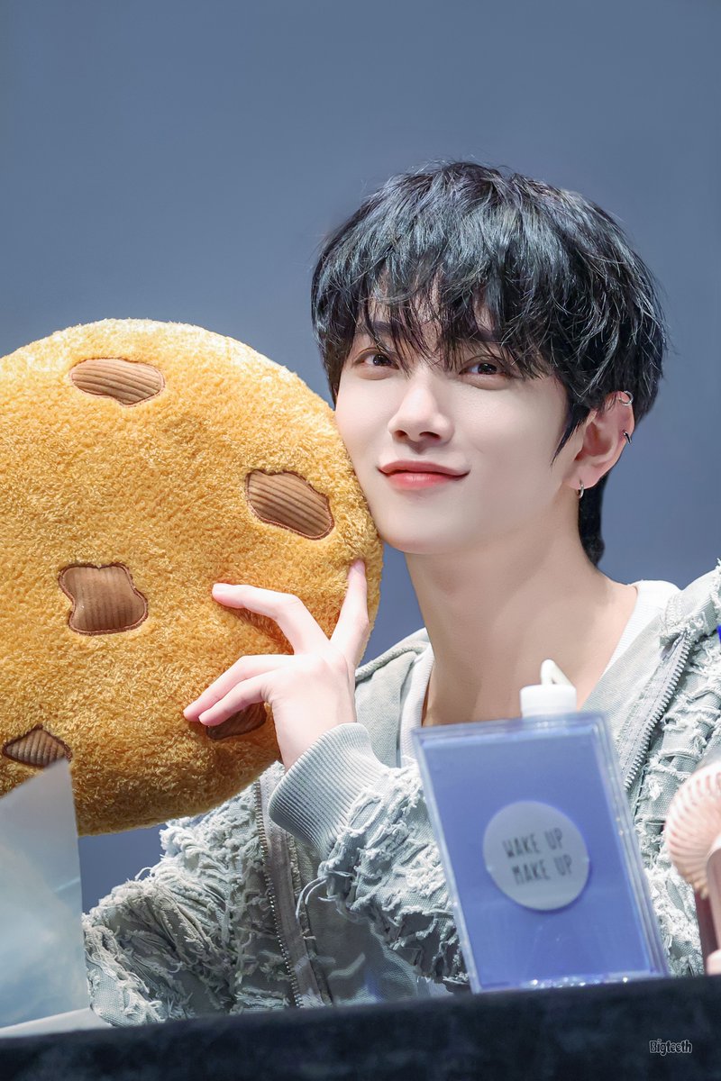 Bigteeth1230's tweet photo. 241019 BDM

-캔디 없어요 >< 여기 쿠키집입니당 ! ! 
-내가 만든 쿠키🍪맛있어요 진짜 ! !👍

#조슈아 #JOSHUA #세븐틴 #SEVENTEEN #ジョシュア https://t.co/kIzj136te4