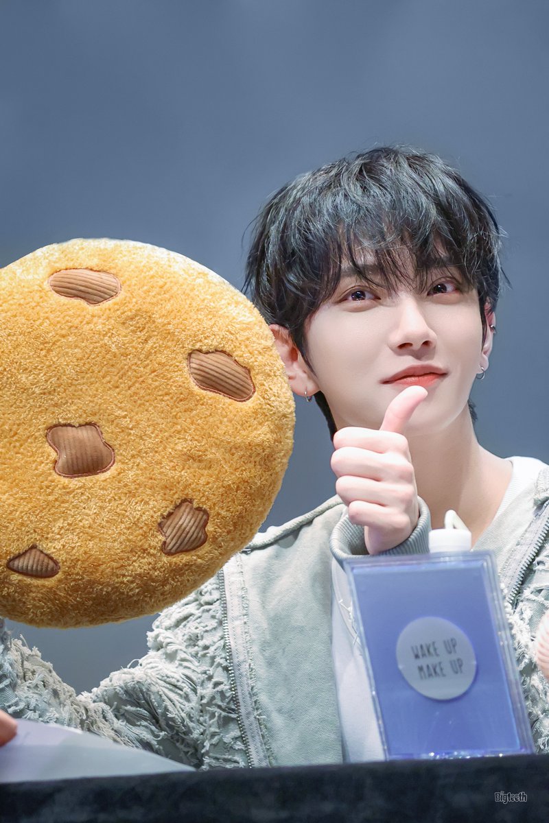 Bigteeth1230's tweet photo. 241019 BDM

-캔디 없어요 >< 여기 쿠키집입니당 ! ! 
-내가 만든 쿠키🍪맛있어요 진짜 ! !👍

#조슈아 #JOSHUA #세븐틴 #SEVENTEEN #ジョシュア https://t.co/kIzj136te4