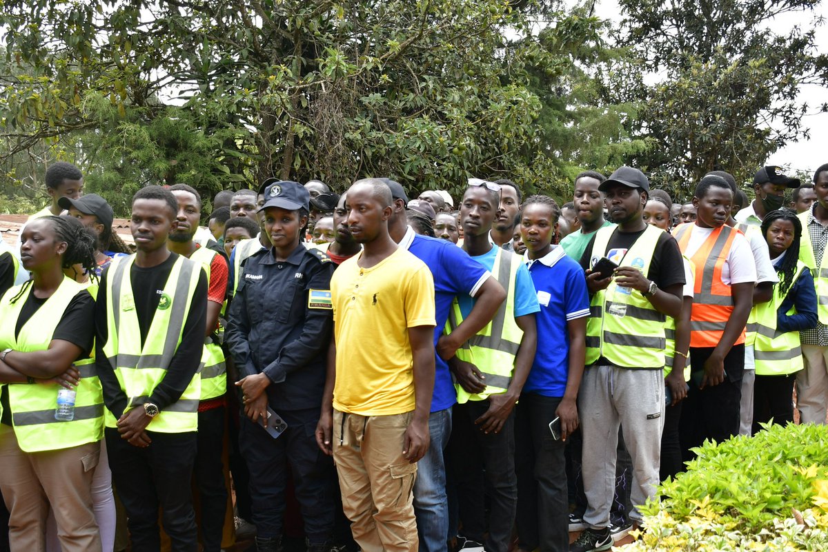 Mu gikorwa cyo gusoza Ukwezi kwahariwe ibikorwa by'Urubyiruko rw'Abakorerabushake,  twaremeye imiryango itatu itishoboye, aho yahawe inka ndetse tunasura Ingoro y'Amateka y'Urugamba rwo kubohora Igihugu iherereye ku Mulindi w'Intwari.

<a href="/Rwandapolice/">Rwanda National Police</a> 
<a href="/RwandaLocalGov/">Ministry of Local Government | Rwanda</a> 
<a href="/mskayisire/">M Solange KAYISIRE</a>