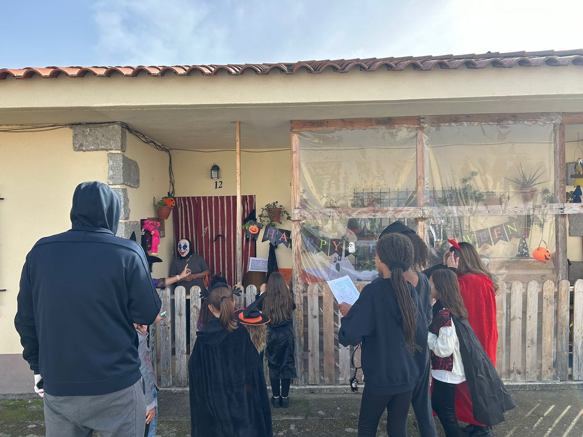 CRABADENGO's tweet photo. Qué gran día hemos pasado celebrando Halloween por las calles. Gracias a tod@s los que habéis colaborado para que los niñ@s disfrutasen 😈🫶🏻💀 https://t.co/pxK0C5sQ6f