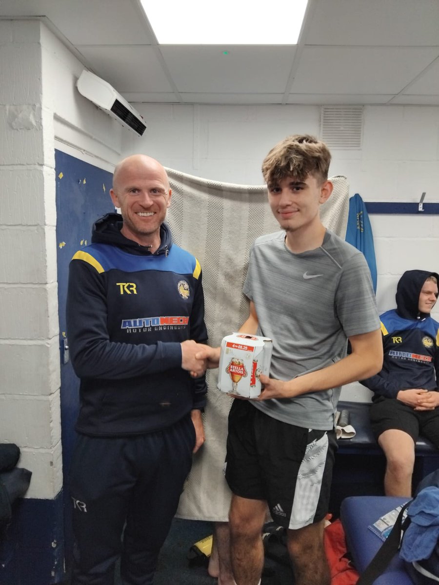 Botty_Dev's tweet image. Rosso love a chip in gravy .. Greg's slice top draw 👌 

Cracking game, all the best in next round.

MOM to Ethan, won everything that came his way 👏

Donkey to Foxy, broke his nail getting chinned by a pensioner 🫏