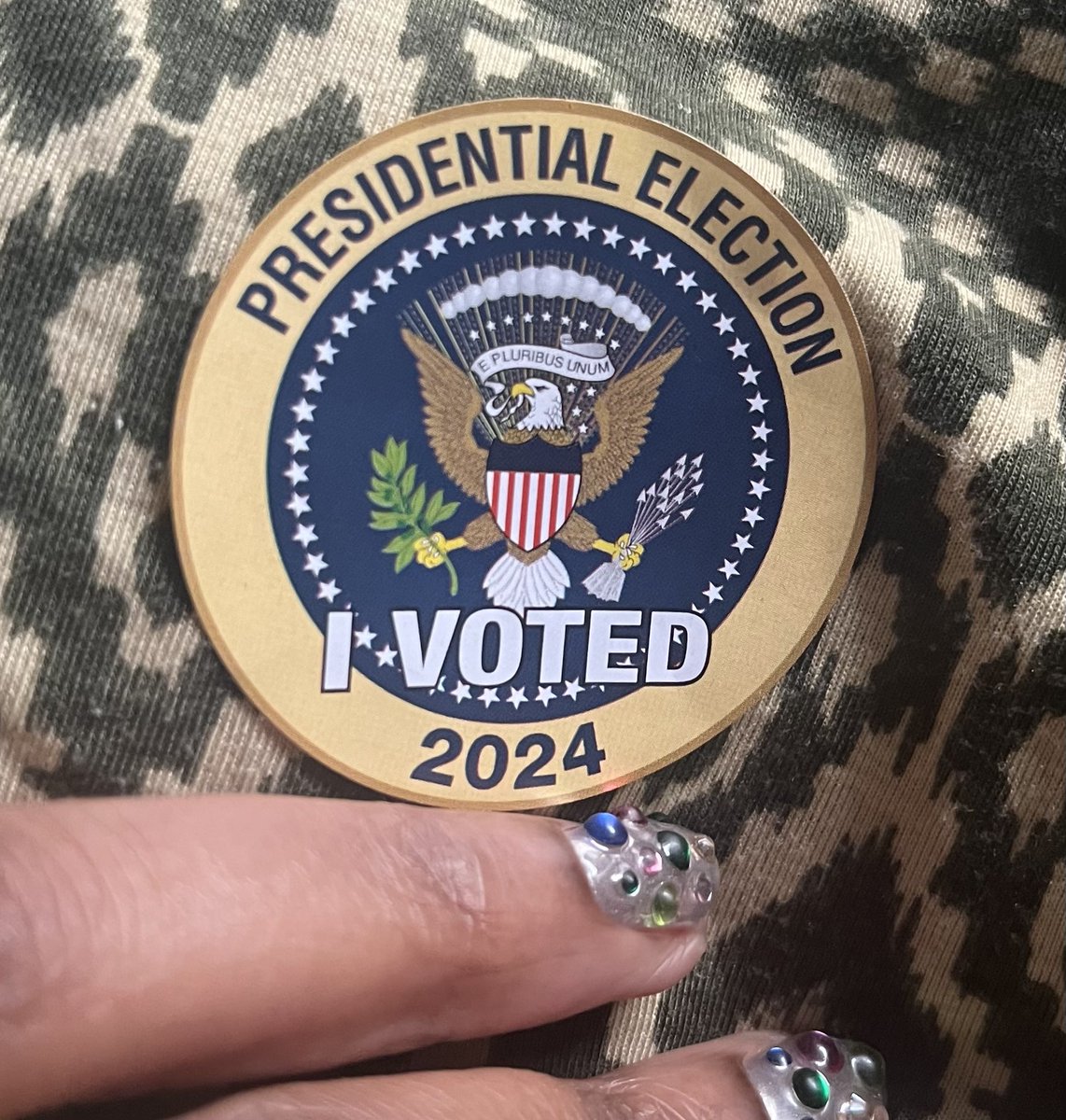 dianholton's tweet photo. V🗳️TE • We’re less than a week away from the US presidential election. Go alone, go together, pay a line stander (wait check on that. This isn’t the Row sale in NYC). Regardless #vote. 
@votedotorg 
@ACLU 
https://t.co/emhH7dtLoS

#IVoted https://t.co/1kzQp5Swof