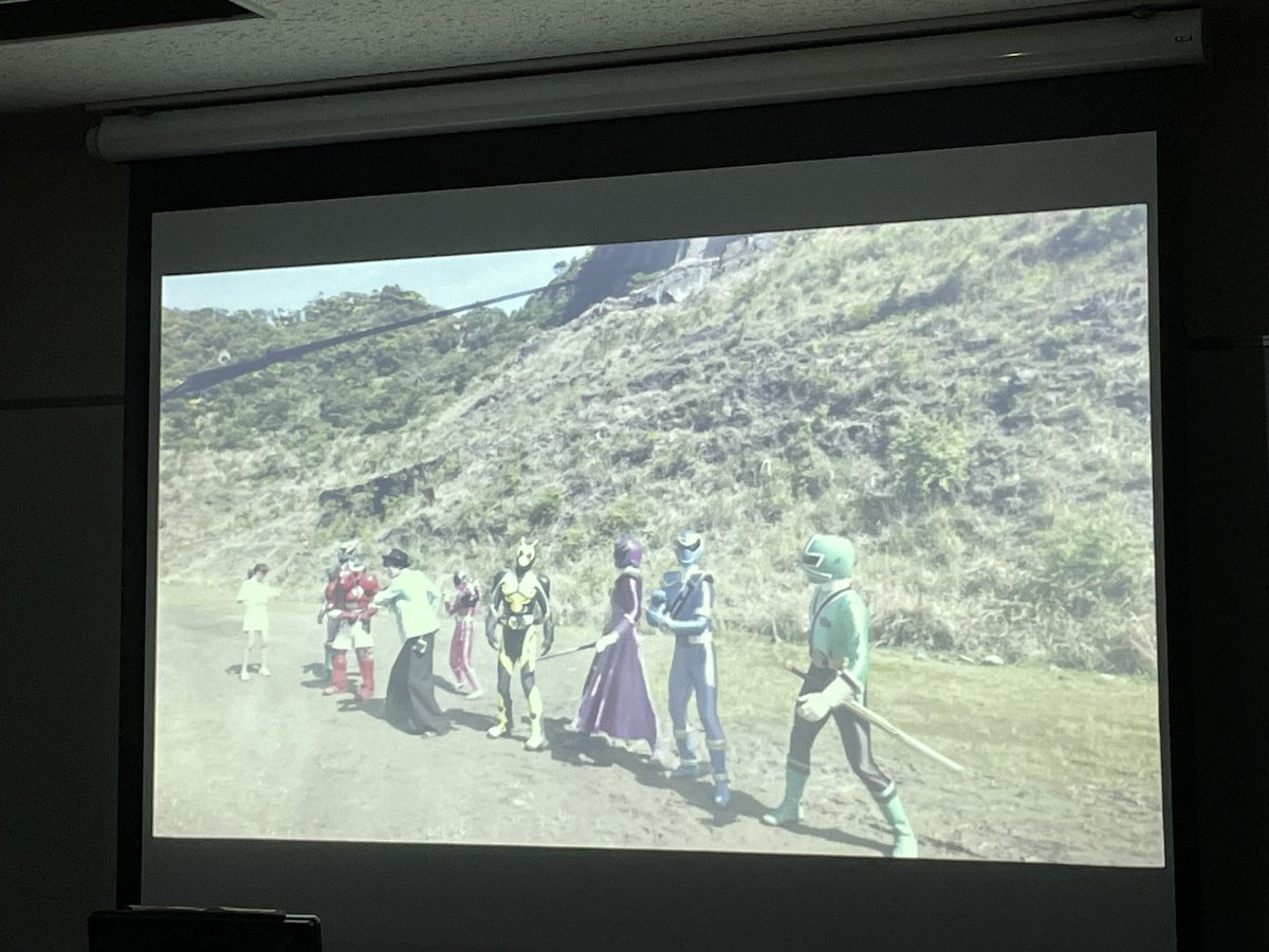 こんばんは！ATMです！

今日の活動は、ゲームサークルのNEONの方々と一緒に「セイバー+ゼンカイジャー スーパーヒーロー戦記」を視聴しました！！
#桜美林大学  #サークル