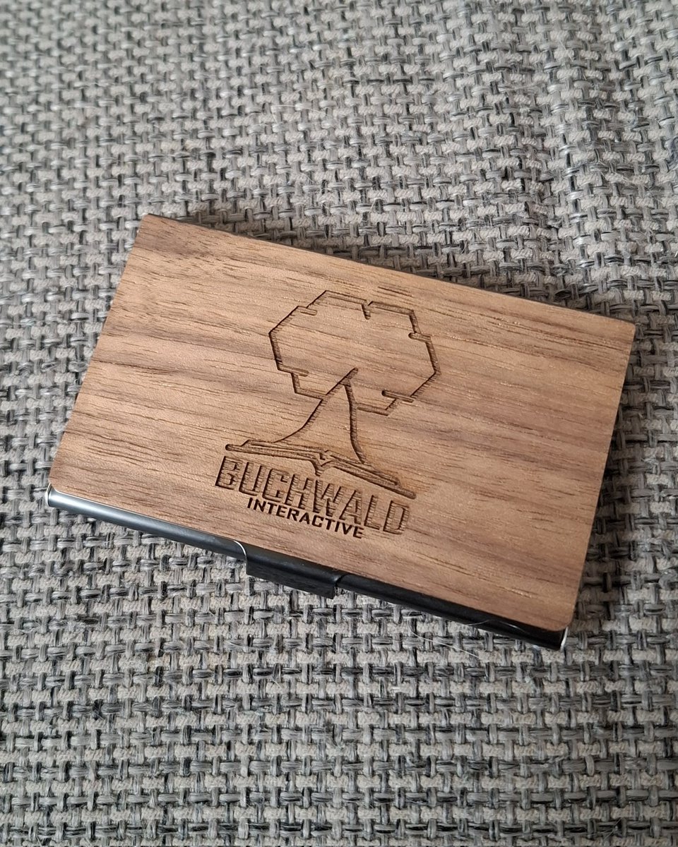 First_Explorers's tweet image. How cool is this gift from my wife please 😁 
A custom business card holder made of real wood and logo engraving 🤯