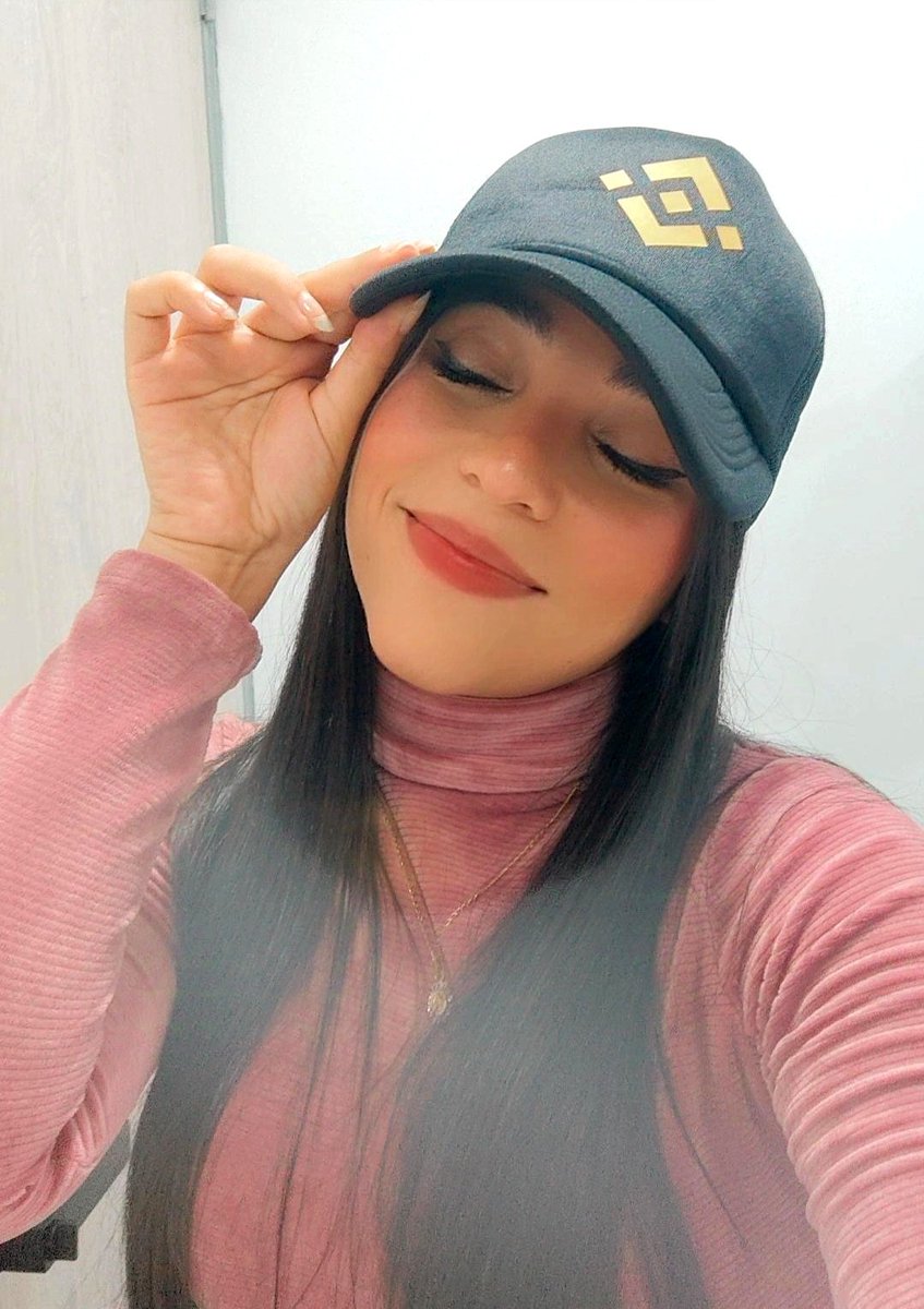 Lunaticanto's tweet photo. Anoche fue el Binance Tour Medellín en @HASHHOUSECLUB 🇨🇴

¿Quién ama la merch tanto como yo? 🫶🏻

Gracias @BinanceLATAM ♥️ https://t.co/ptrjNv64mb