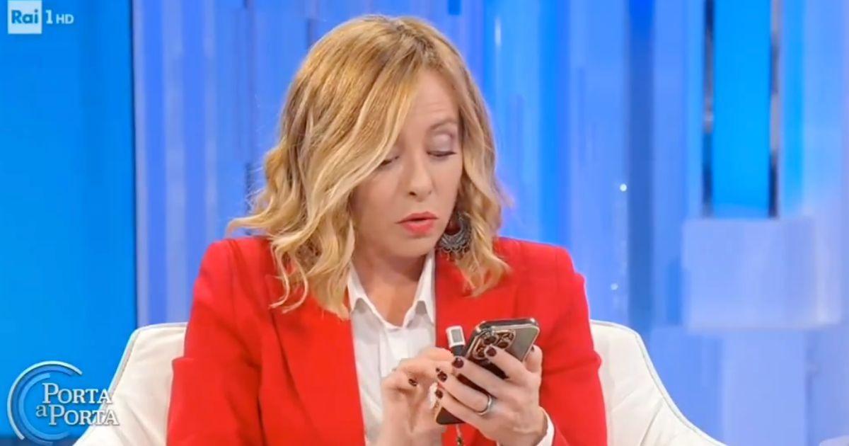 evamarghe's tweet photo. Ma ve lo immaginate Draghi con la calcolatrice a rifare i conti sulla Sanità?
🤦‍♀️🤦‍♀️ https://t.co/6Zj3ga7VEF