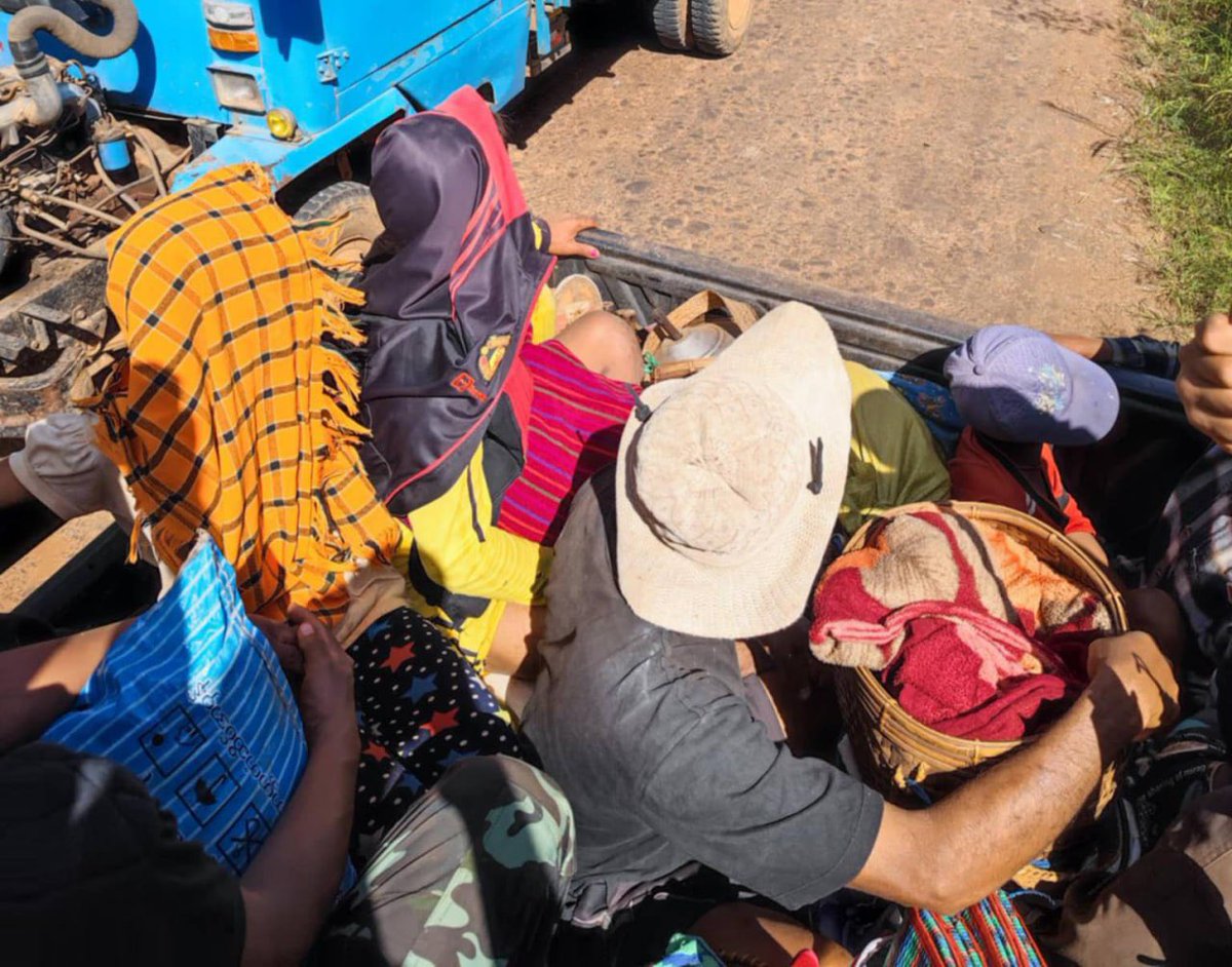 zawmoethant71's tweet photo. Graphics contacts.
The military council bombed residents of #VanMauk village on border of #Shan_Kayah state with #PinLaung & #PheGon Twps on today killed 1 & 9 injured, according to refugees helpers.
https://t.co/Ev341b3f5H
#2024Oct31Coup
#WhatsHappeninglnMyanmar https://t.co/gKWNoRjIE3