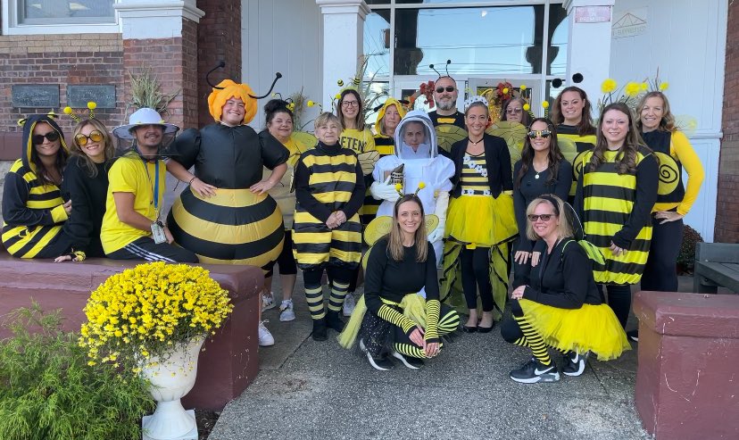 franklin_school's tweet photo. Happy Halloween from Franklin School 🎃👻 Have a BEEautiful Day 🐝 https://t.co/Q97WOrL7xd