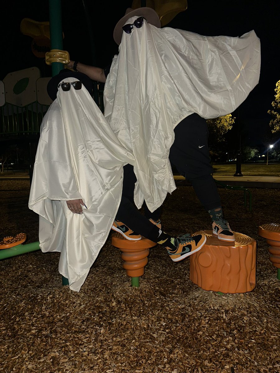 shilohnsam's tweet photo. 👻👻🎃 HAPPY HALLOWEEN CHECK OUT OUR GHOST CHALLENGE ON IG 🎃👻👻🤣🤣🤣 #sneakerfreaker #kotd
#nike #kicks #kickstagram #thesolefirm #stilllaceddifferently #snkrliveheatingup 
#solecollectors #snkrskickcheck #sneakerhead #sneakerfreakerfam 
https://t.co/5rYJpVgLja https://t.co/1AVy7ai1Qh