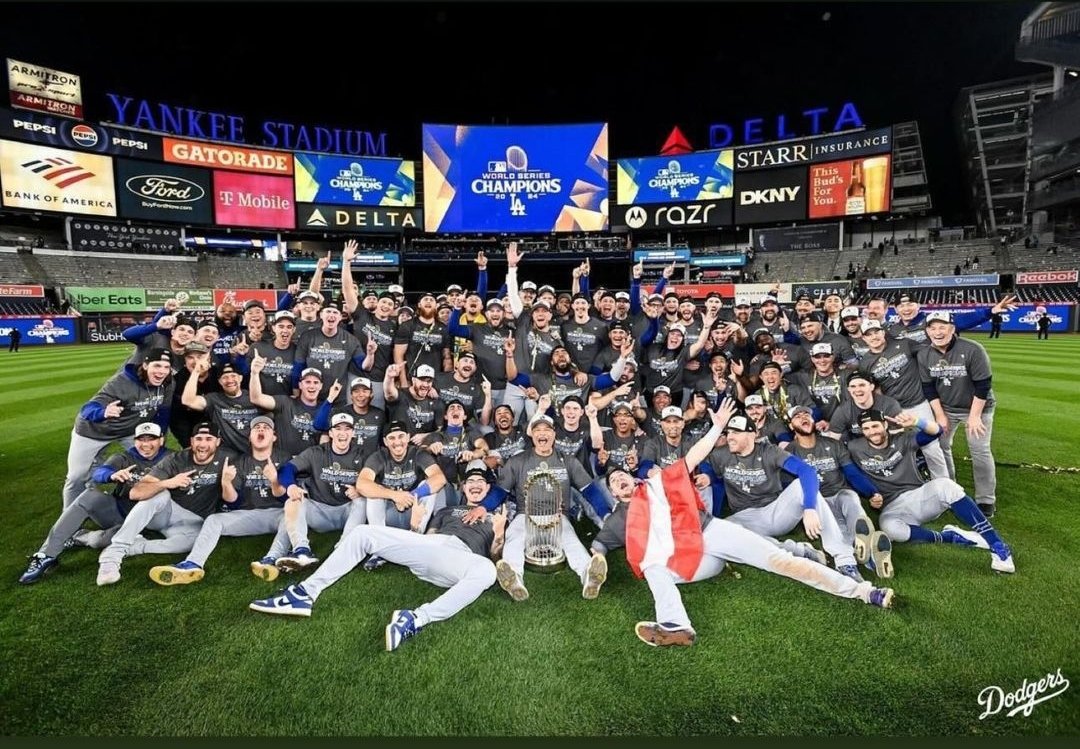 VPinTheBuilding's tweet photo. Congratulations  @Dodgers. #WorldSeries     #LosAngeles https://t.co/S4JfGwd7bz