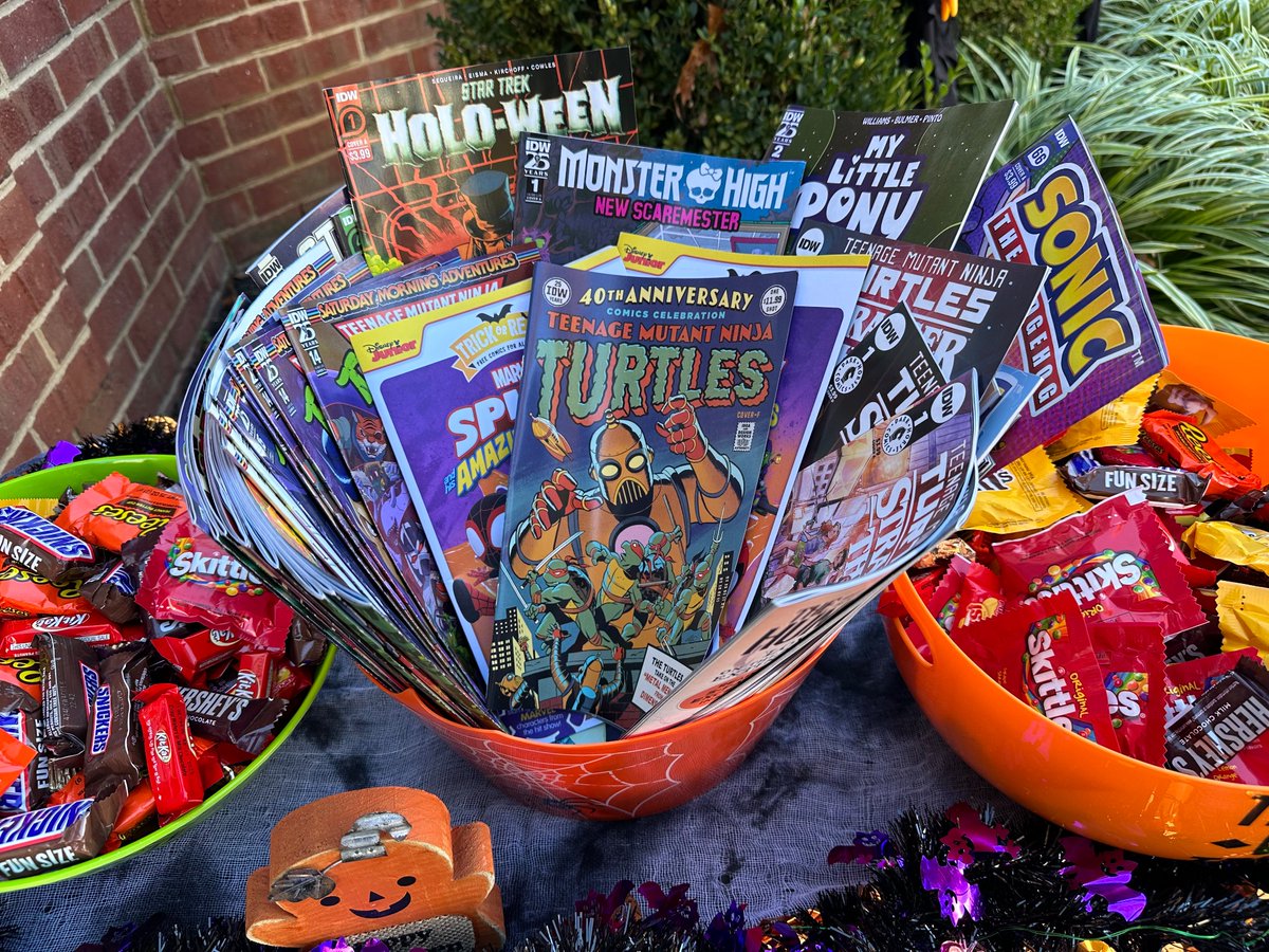 GreggKatzman's tweet photo. Ready for trick-or-treaters with the good stuff this Halloween. https://t.co/kSLlQBUzIZ