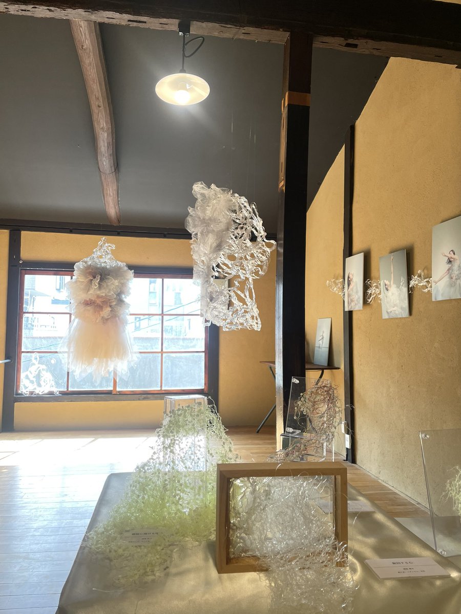 sak_copa's tweet photo. 三人展「こびりつく場所、たゆたう存在」
会期終了しました。
SNS活用が下手くそすぎて終了報告になっちゃいました。
いろんな発見があったり、改めて手仕事の楽しさを知ったり、実りある5日間でした。
お越しくださった皆様ありがとうございました。
これからも、ぼちぼちと制作続けていきたいです🙌🏻 https://t.co/9Hs1T5VvXs