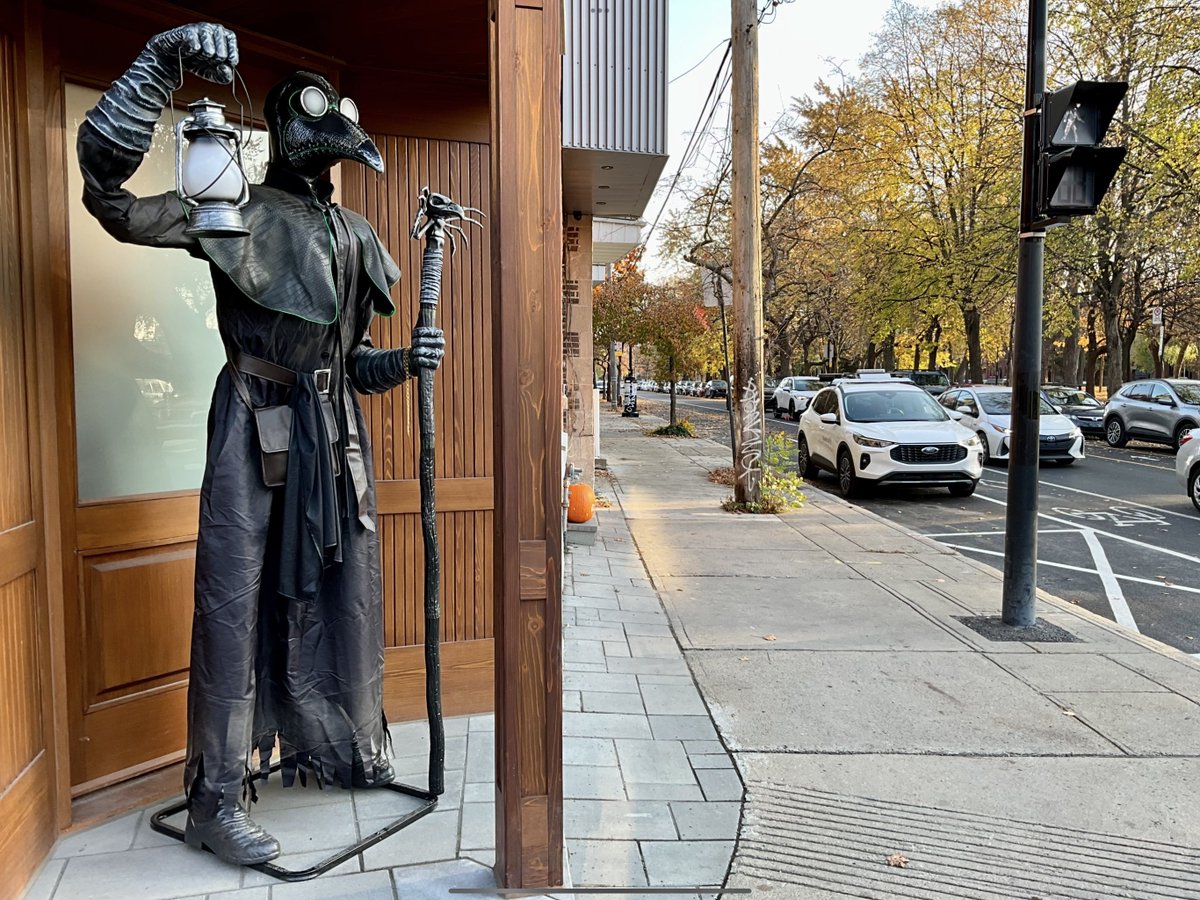 FouadBoussetta's tweet photo. Happy #Halloween!!! 

🎃👽🤖💀👹☠️😈 

#Montreal #Quebec #Canada #HappyHalloween https://t.co/UkJu4K3A9H