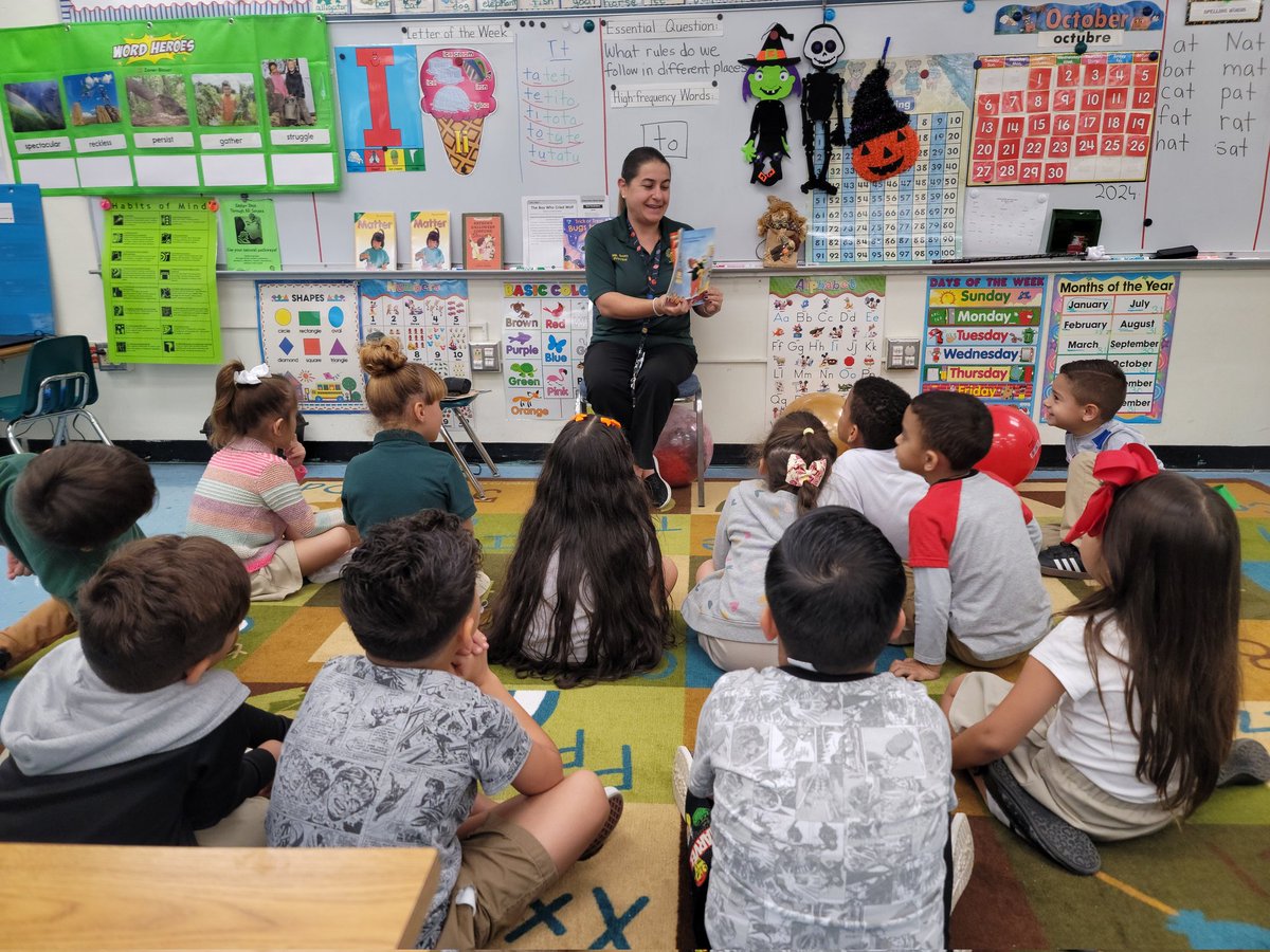 GloriaFloydES's tweet photo. Fall is in the air at Gloria Floyd Elementary! 🍁 Our principal shared autumn stories with our kindergarteners, sparking imaginations, and lots of smiles. Nothing beats the joy of reading together! 📚✨ #GFEFamily #FallIntoReading #PrincipalMoments
#YourBestChoiceMDCPS https://t.co/WRD2fr7RaQ