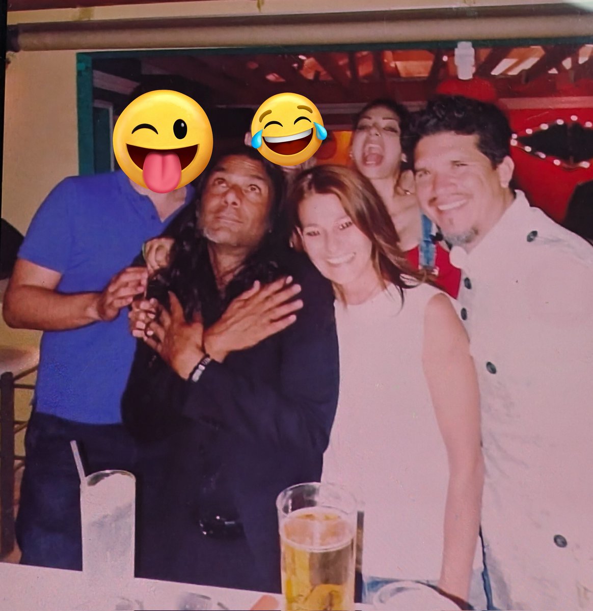 MariloumasiaraM's tweet photo. Οι πιο γνωστοί thieves τον πλανήτη! #Thieverycorporation #RobGarza #AshishVyas 🥳😻 https://t.co/d9CbVxMDYA