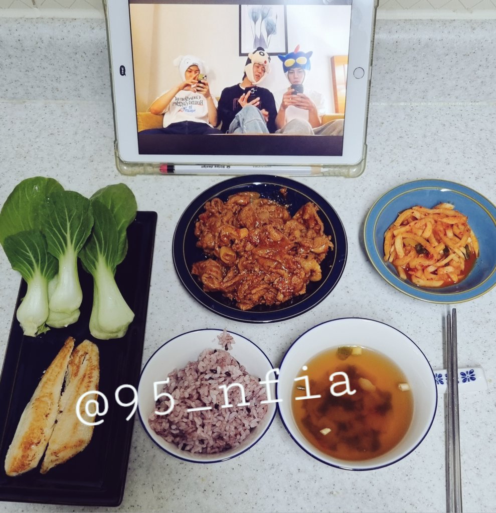95_nfia's tweet photo. ☀️To Do List for Nfia☀️
⭐️아침 베이글 먹기!
⭐️승협시 챙기기❤️
⭐️여승캠 보며 하루 종일 기분 좋게 웃기!
⭐️맛있는 음식 먹으면서 우얘합 보기!
사랑하고 고마운 승협이 오빠 생일 축하해요!
#NFlying #엔플라잉 #이승협 
#LeeSeungHyub #HappySeungHyubDay #ToDoList_for_NFia https://t.co/xPZIRWg1iP