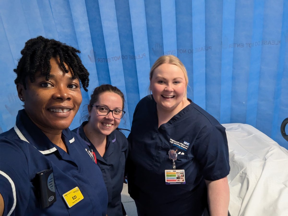 🚨Live Simulation Training in ED🚨

Emergency buzzer pulled, unanticipated, live simulation training commenced covering septic shock 

Lead by the ED clinical Educator Sister Shiels and WWL Sepsis team 

Well done to everyone involved! 👏
