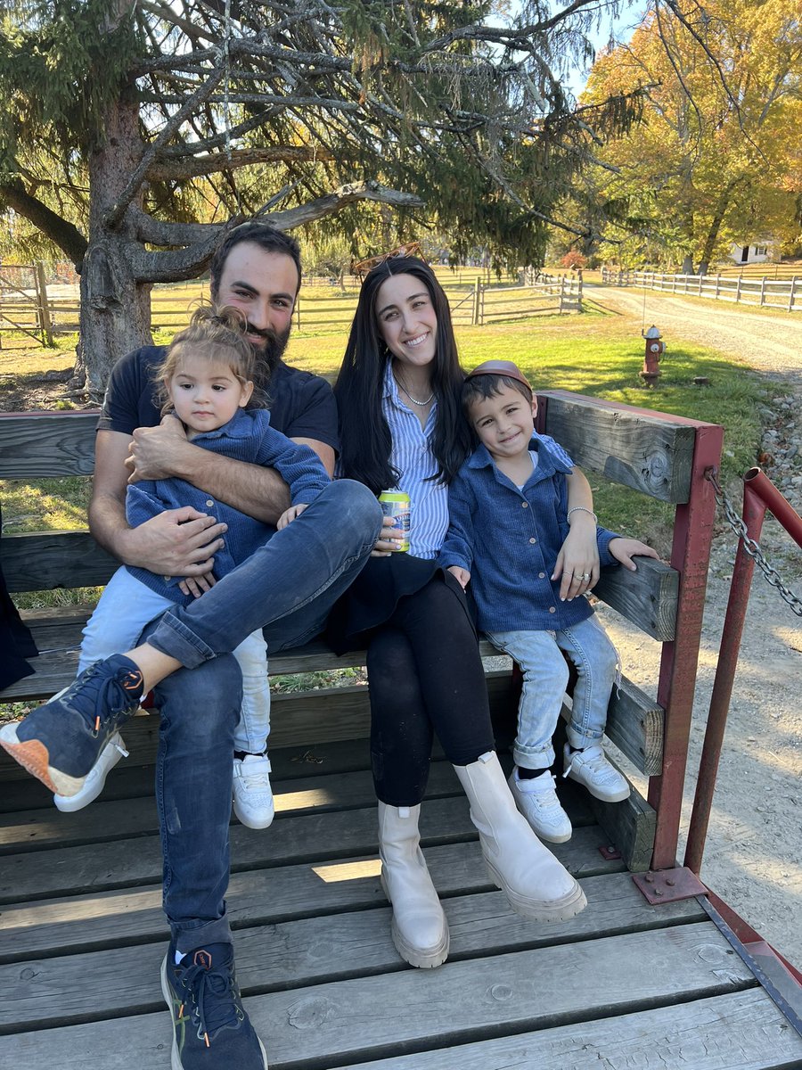 Thatjewishfamily tweet media