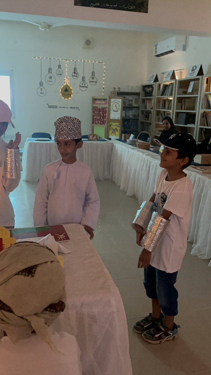 EduGovSsq5135's tweet photo. @ictoman @LRC20201 ابتدأت فعاليات @FulijLrc باحتفالية افتتاحية بسيطة تضمنت إلقاء شعري ترحيبي ومشهد مسرحي من تقديم فريق #متنفس تم من خلالها تعريف الحضور بماهية متنفس وأهم خدماته ومصادر المعلومات المتوفرة فيه .. واختتم بعرض طلابي بعنوان (اقرأ اقرأ هيا نقرأ) تحت اشراف أ. عائشة العريمية. https://t.co/KqmwZZ17jo
