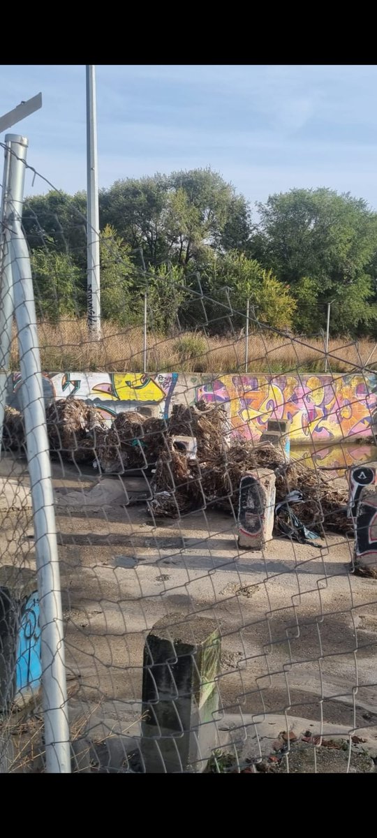 CxCLeganes's tweet photo. #Leganés. Arroyo Butarque a la altura del Prado Overa. 
Preparado para la próxima DANA https://t.co/tSkDFDwXbX