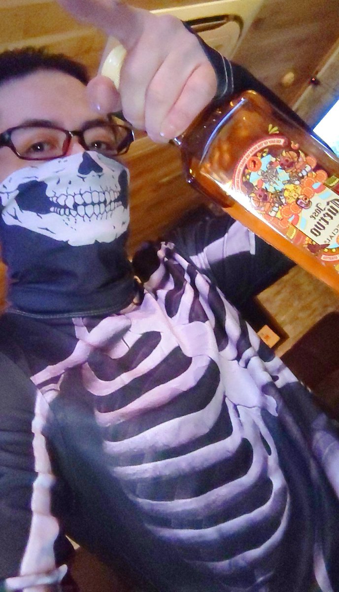 KeepDancing's tweet photo. 陸オープンしとります
OPEN 22:00〜7:00

ハッピーハロウィン♬
本日も、仮装のお客様には
テキーラ1杯サービスだよ

お酒くれないと、いたずらするぞwww

大阪市中央区西心斎橋2-4-14
オーシャンドライブⅡ 4F
at home bar Riku

#カラオケ #ダーツ #アメ村 ＃バー #Riku #BBQ #ハロウィン https://t.co/fRsCLNN1mC