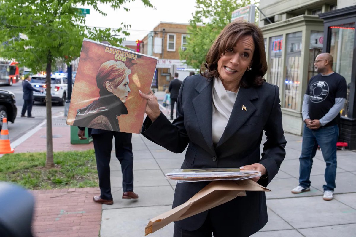 angrymice's tweet photo. David Bowie - Low. LP. RCA, 1977. UK. https://t.co/DkvuMo4X6j