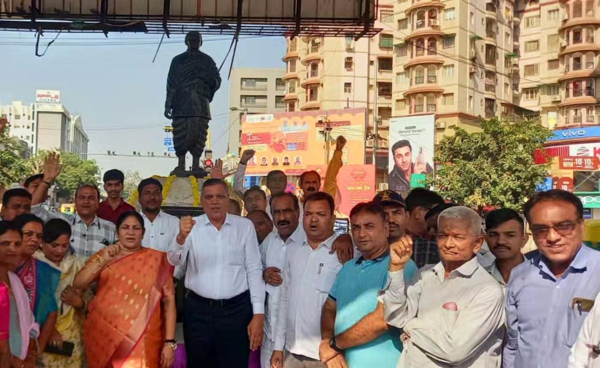 hasmukhpatelmp's tweet photo. ઇન્ડિયાકોલોની ખાતે સરદાર વલ્લભભાઈ પટેલજીની પ્રતિમાને પુષ્પાંજલી અર્પણ કરી. 
#RashtriyaEktaDiwas
#NationalUnityDay2024 https://t.co/x5GIOYDqoA